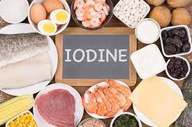 Có những loại thực phẩm nên được tránh trong thực đơn ăn kiêng iod không?
